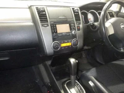 NISSAN TIIDA