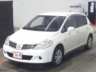 NISSAN TIIDA
