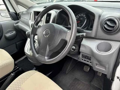 NISSAN NV200