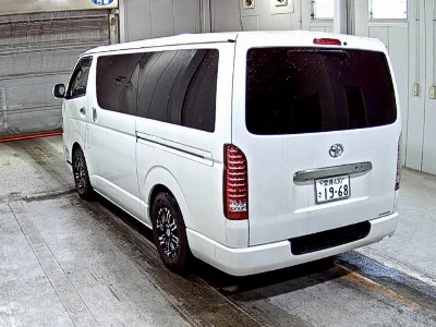 TOYOTA REGIUS VAN