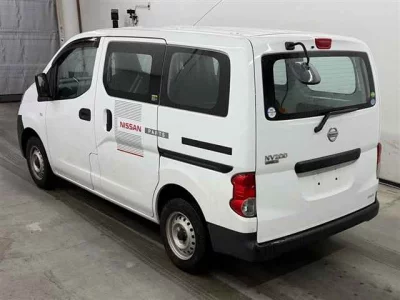 NISSAN NV200