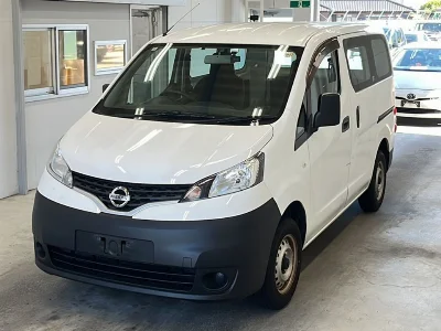 NISSAN NV200
