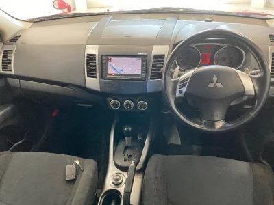 MITSUBISHI OUTLANDER