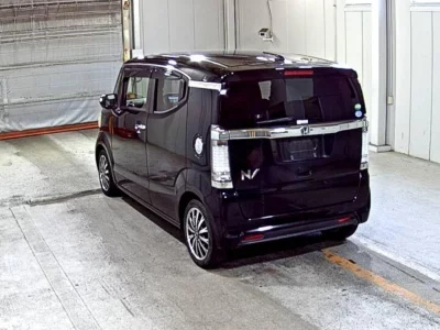 HONDA N BOX SLASH