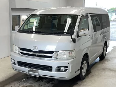 TOYOTA REGIUS VAN