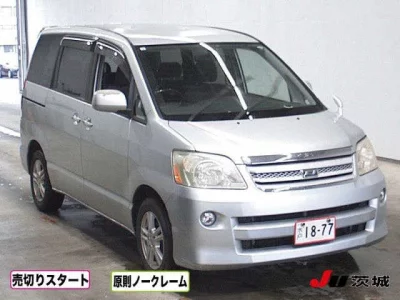 TOYOTA NOAH