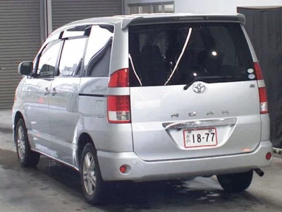 TOYOTA NOAH
