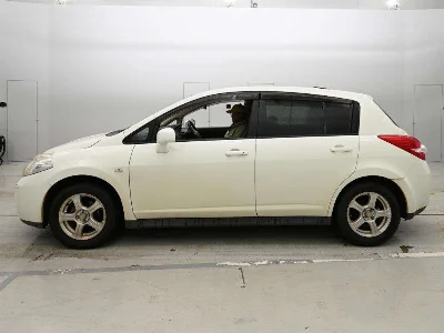 NISSAN TIIDA