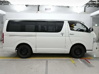 TOYOTA HIACE VAN