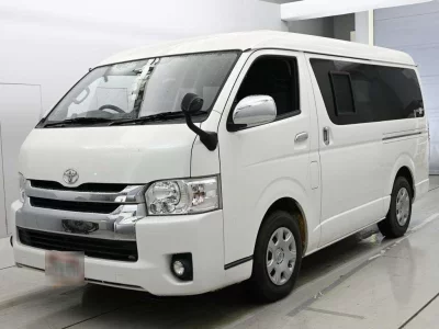 TOYOTA HIACE