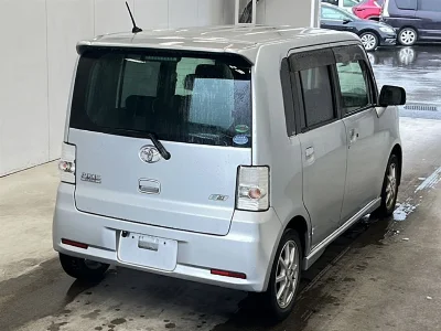 TOYOTA PIXIS SPACE