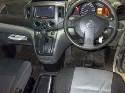 NISSAN NV200