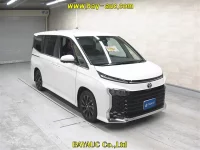 Цена авто Toyota Voxy с аукционов Японии, номер кузова ZWR90W, пробег 0, оценка 10