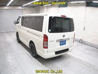TOYOTA HIACE VAN