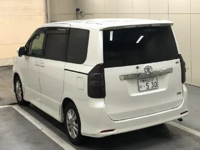 TOYOTA NOAH