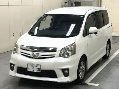 TOYOTA NOAH