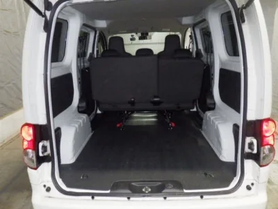 NISSAN NV200