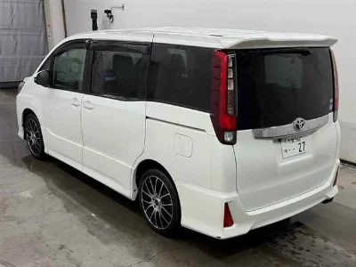 TOYOTA NOAH