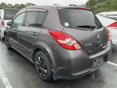 NISSAN TIIDA