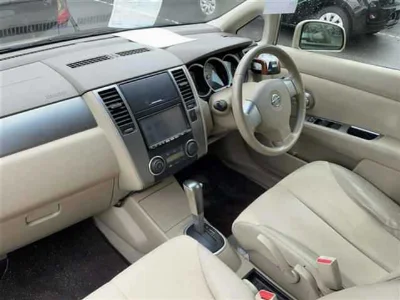 NISSAN TIIDA
