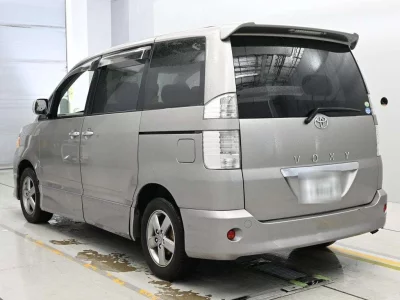 Статистика аукционов Toyota Voxy