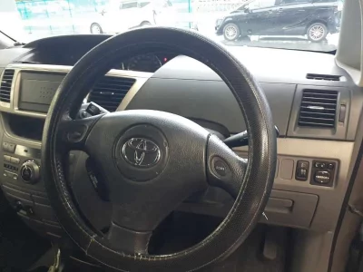 Статистика аукционов Toyota Voxy