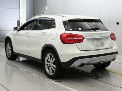 MERCEDES BENZ GLA