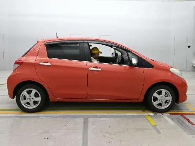TOYOTA VITZ