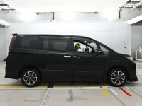 Цена авто Toyota Noah с аукционов Японии, номер кузова ZRR85W, пробег 141 000, оценка 8