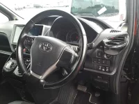 Цена авто Toyota Noah с аукционов Японии, номер кузова ZRR85W, пробег 141 000, оценка 8