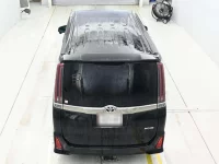 Цена авто Toyota Noah с аукционов Японии, номер кузова ZRR85W, пробег 141 000, оценка 8