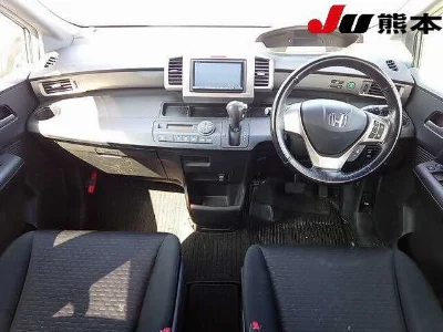 HONDA FREED SPIKE