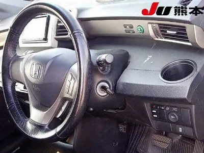 HONDA FREED SPIKE