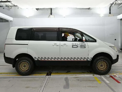 MITSUBISHI DELICA D5
