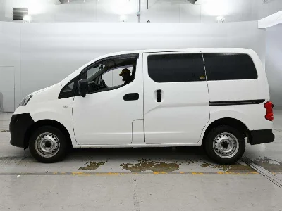 NISSAN NV200