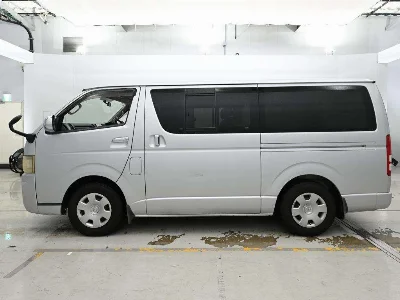 TOYOTA REGIUS VAN