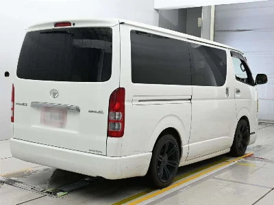 TOYOTA REGIUS VAN