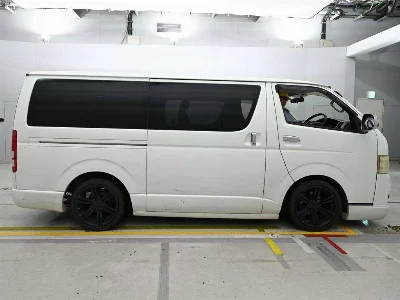 TOYOTA REGIUS VAN