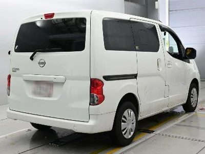 NISSAN NV200