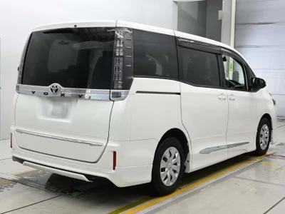 Статистика аукционов Toyota Voxy