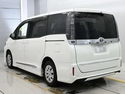 Статистика аукционов Toyota Voxy