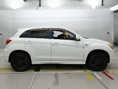 MITSUBISHI RVR