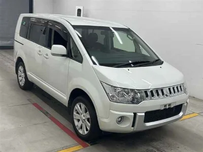MITSUBISHI DELICA D5