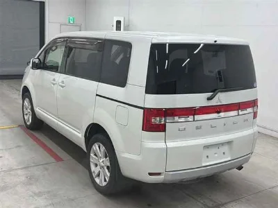 MITSUBISHI DELICA D5