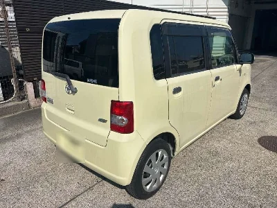 TOYOTA PIXIS SPACE