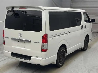 TOYOTA HIACE VAN