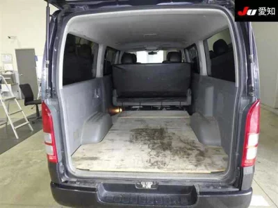 TOYOTA REGIUS VAN