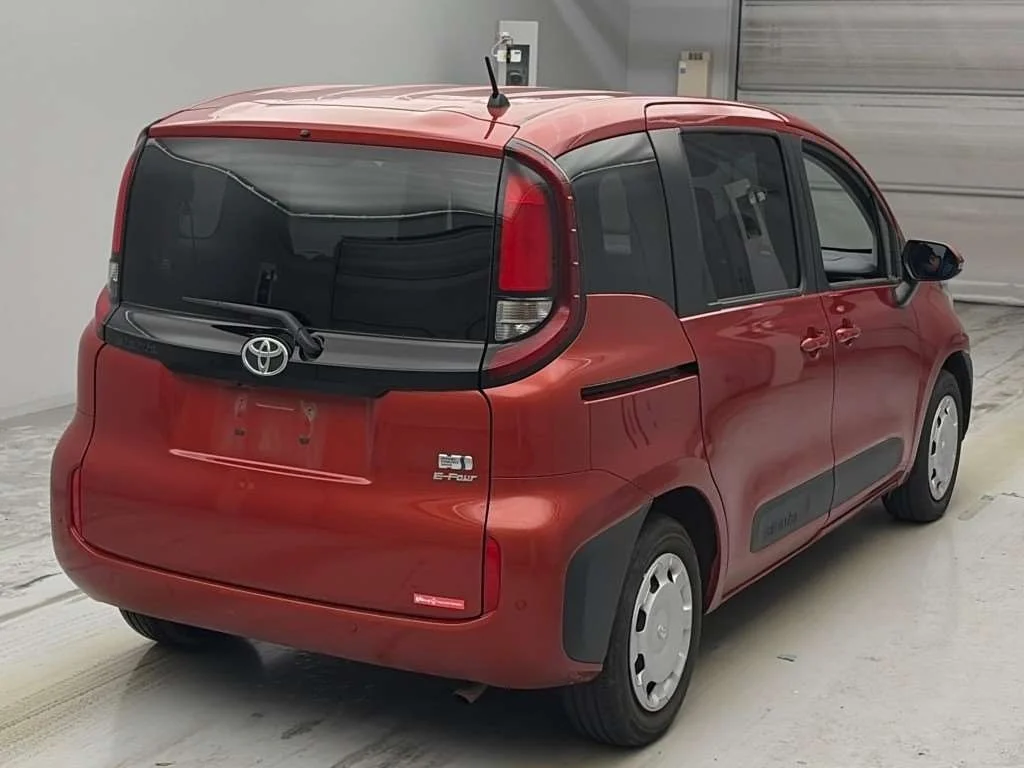 Toyota Sienta  с аукциона в Японии