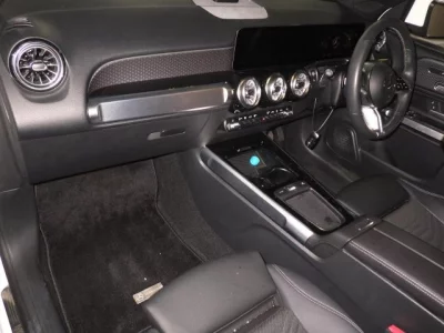 MERCEDES BENZ GLB