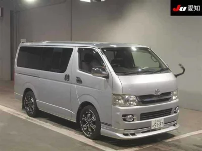 TOYOTA HIACE VAN